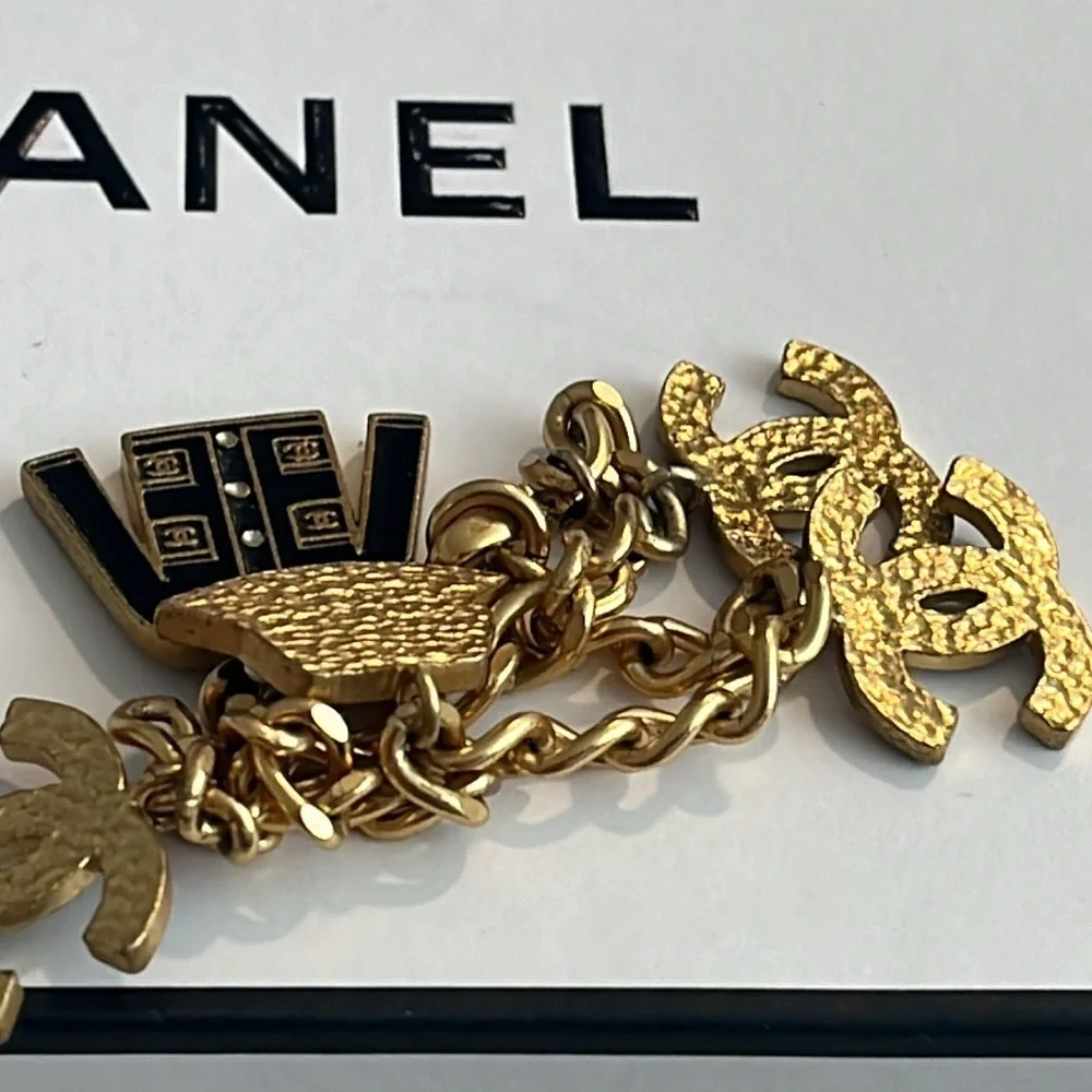 CHANEL VINTAGE CHARM BRACELET